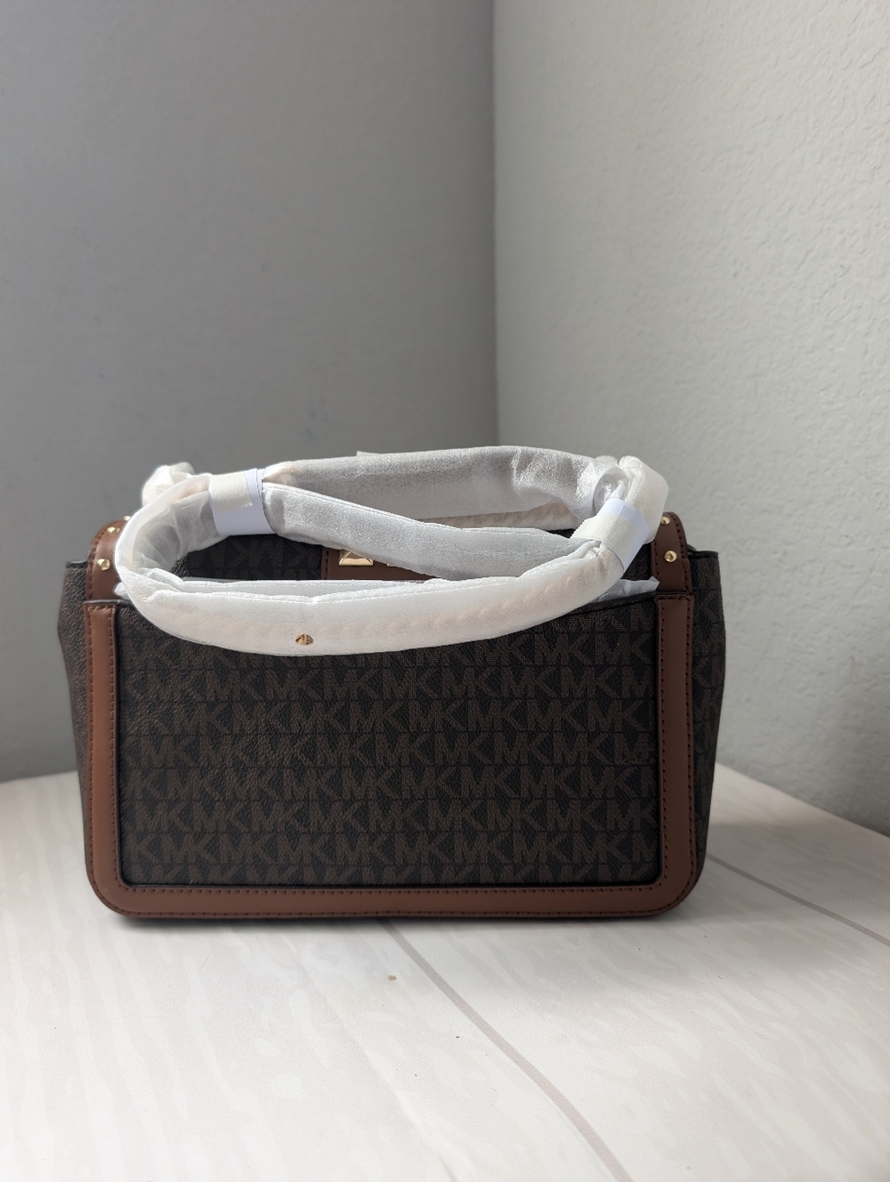 NWT Michael Kors Soho Large Studded Signature Logo Shoulder Bag in Brown - Picture 3 of 4